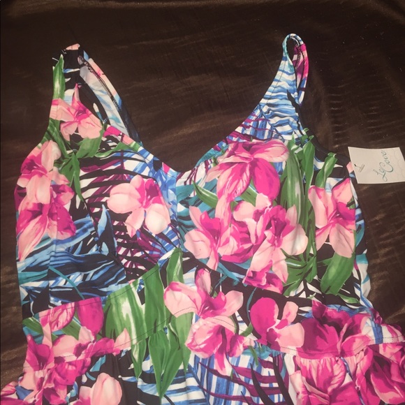 One piece bathing suit - Picture 4 of 6